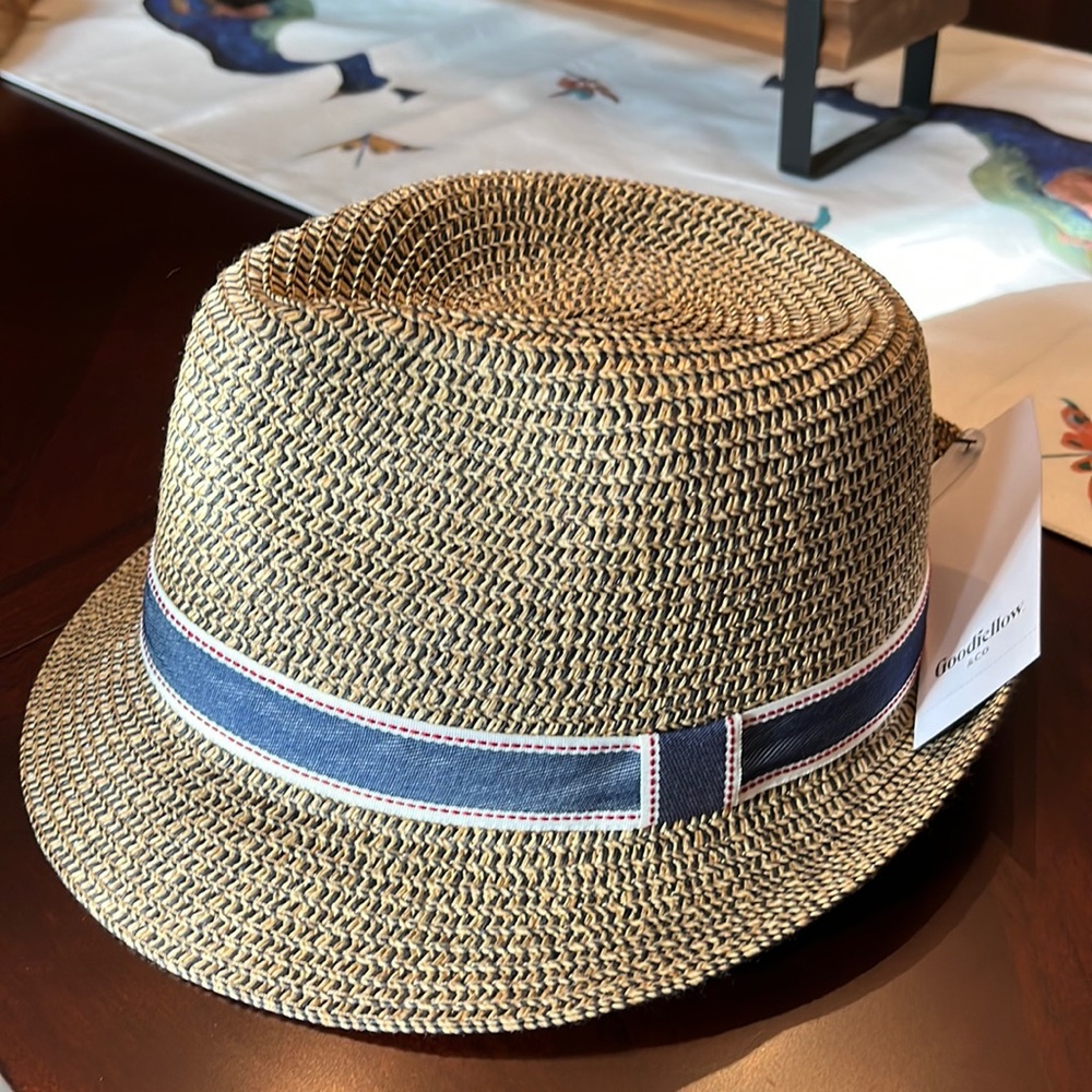 Fedora hat, size M/L brand new.